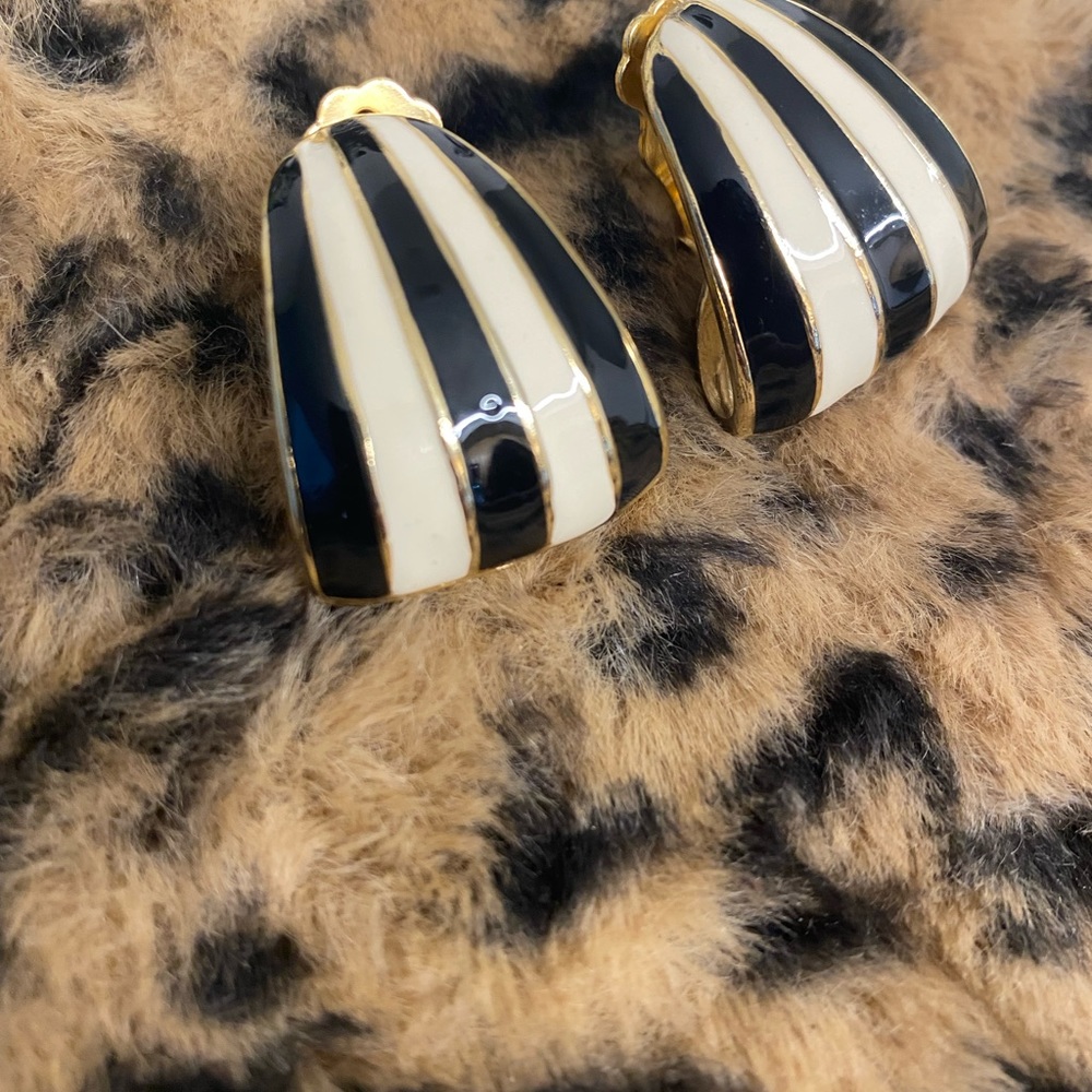 Vintage Gold/Black/White Clip on Earrings